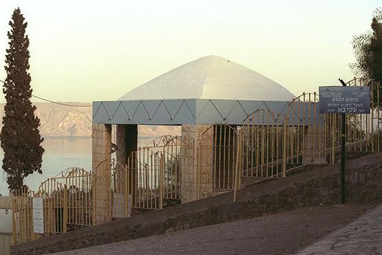 ラビ・アキバの墓　(50-135)