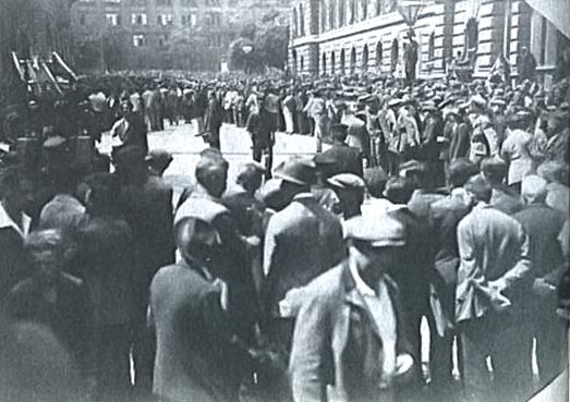 ウィーン司法裁判所前のデモ　1927年
